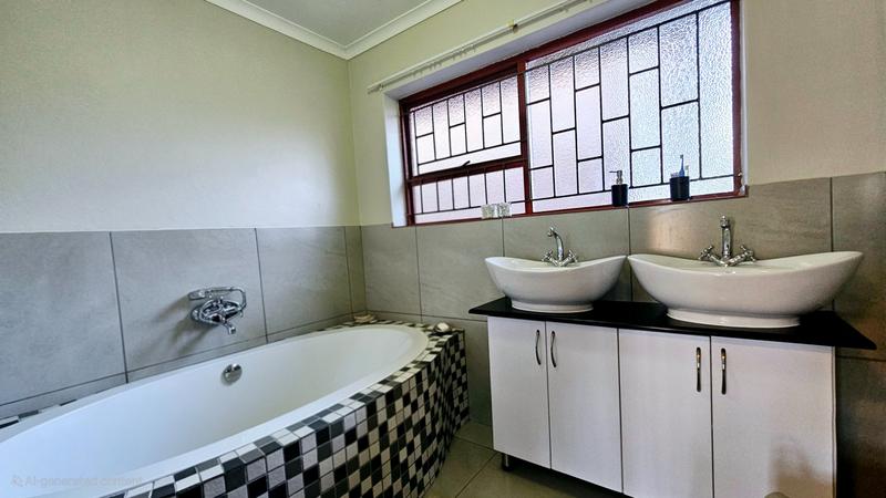 3 Bedroom Property for Sale in Dana Bay Western Cape